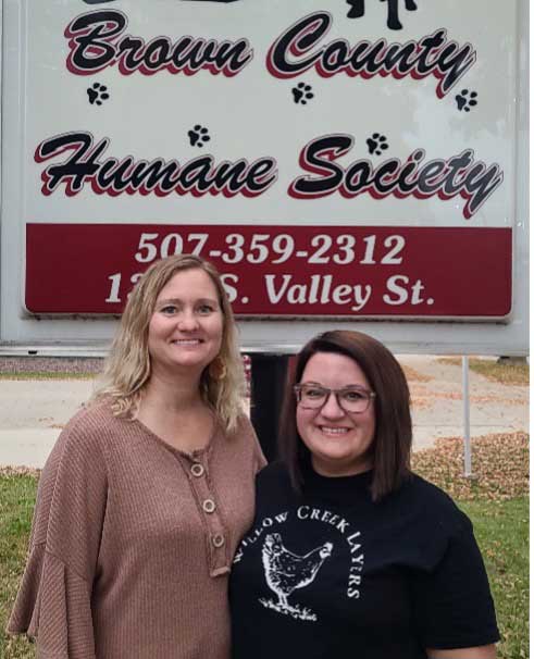 Nuvera employees volunteering at Brown County Humane Society